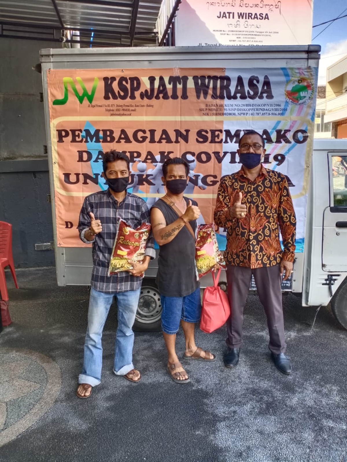 Pembagian Sembako untuk Anggota Koperasi